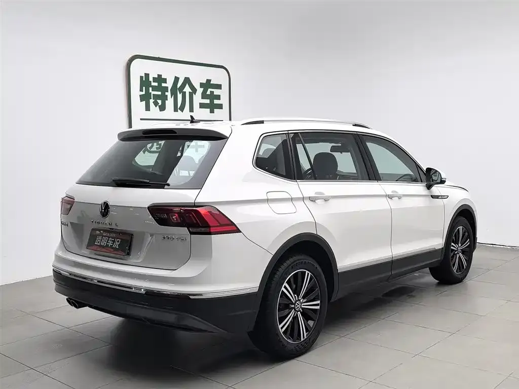 Volkswagen Tiguan L — фото 9