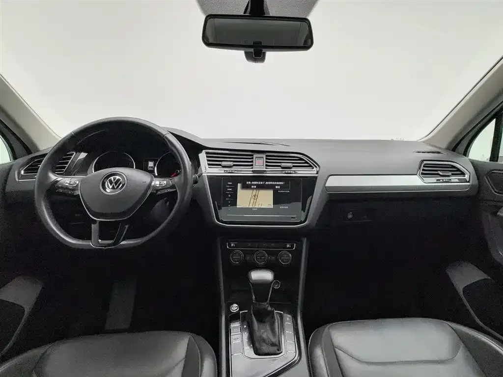 Volkswagen Tiguan L — фото 5