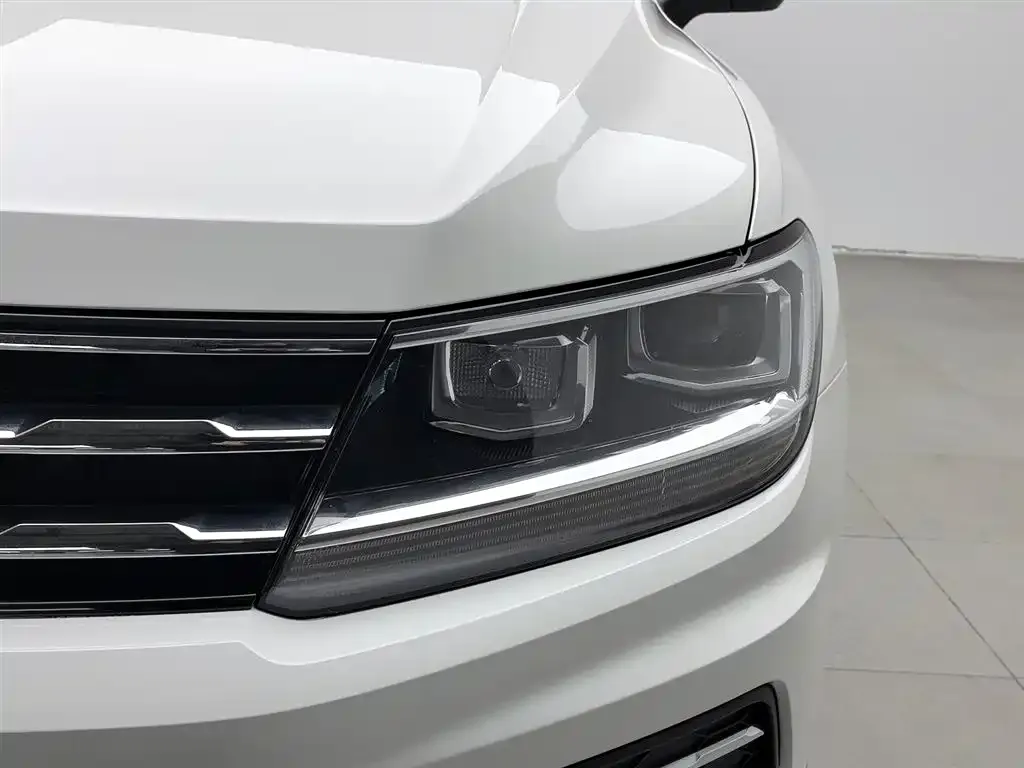 Volkswagen Tiguan L — фото 4