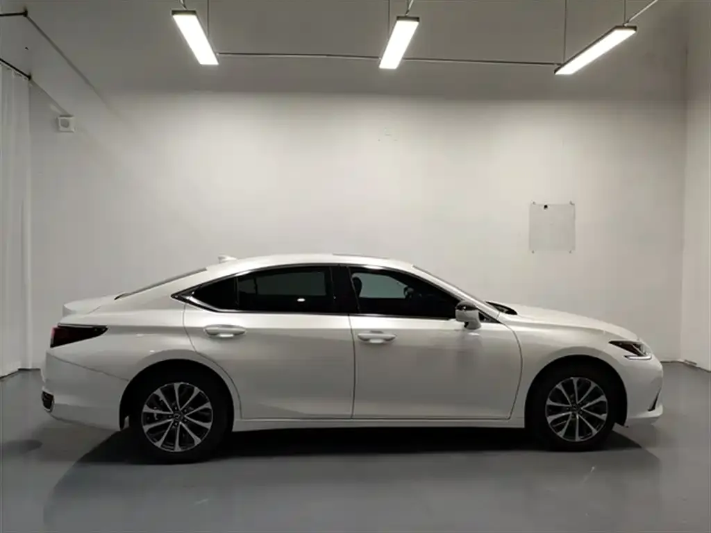 Lexus ES — фото 9