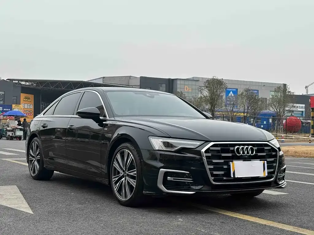 Audi A6L — фото 1