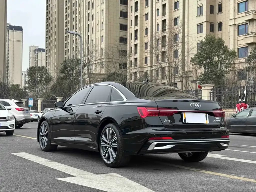 Audi A6L — фото 10