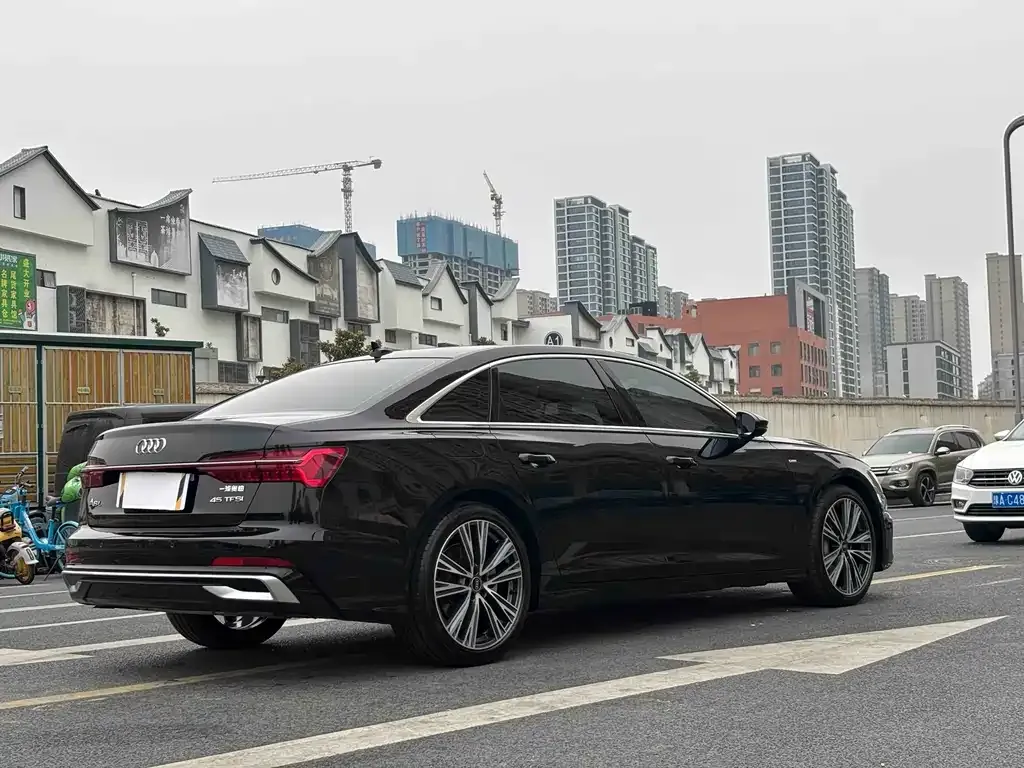 Audi A6L — фото 9