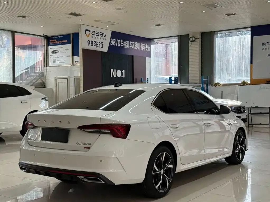 Skoda Octavia — фото 4