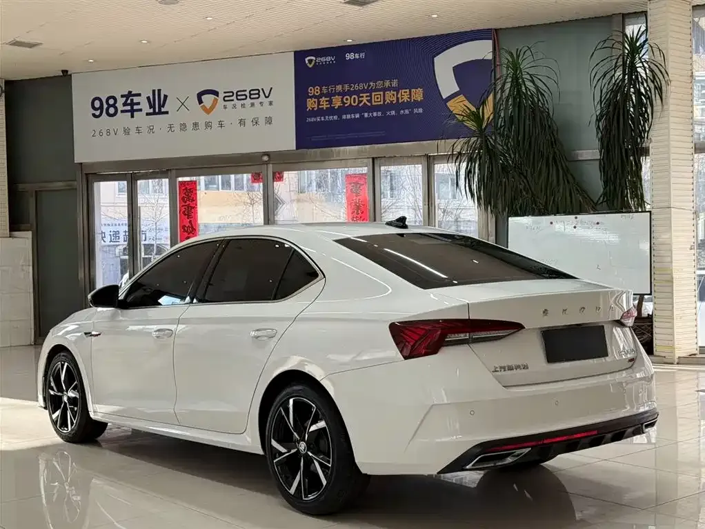 Skoda Octavia — фото 2
