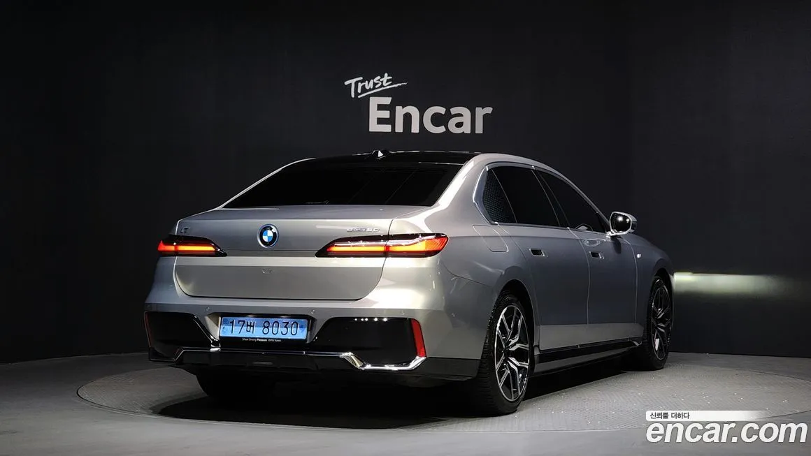 BMW i7 — фото 9
