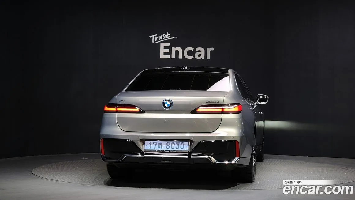 BMW i7 — фото 8