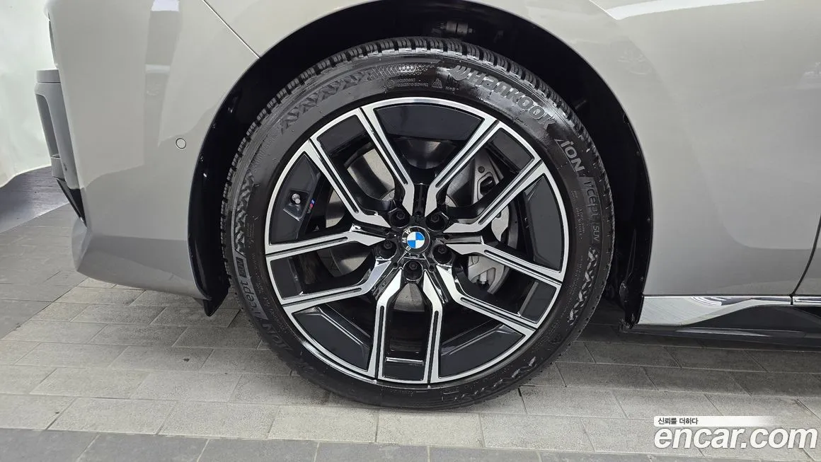 BMW i7 — фото 10