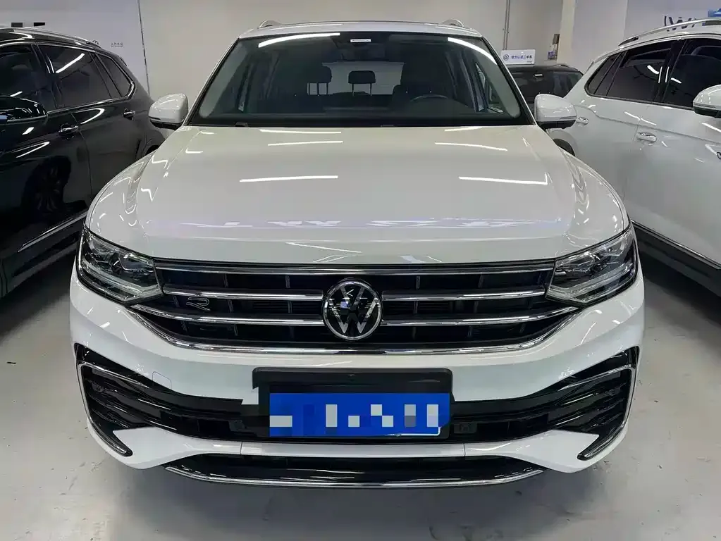 Volkswagen Tiguan L — фото 6