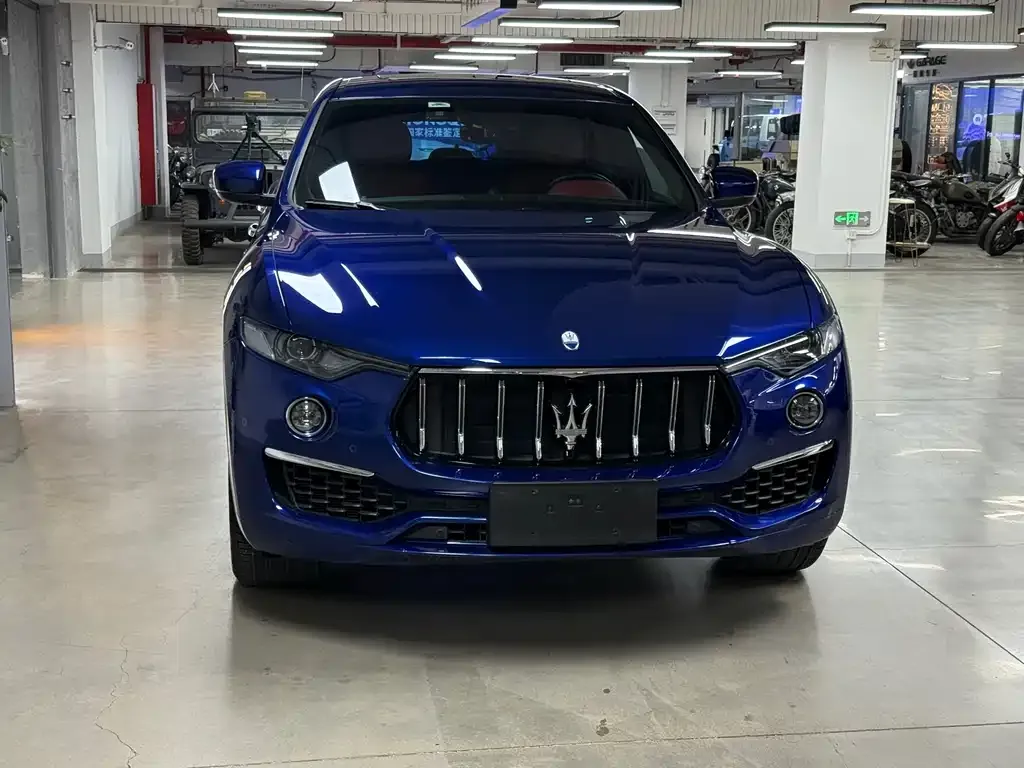 Maserati Levante — фото 1