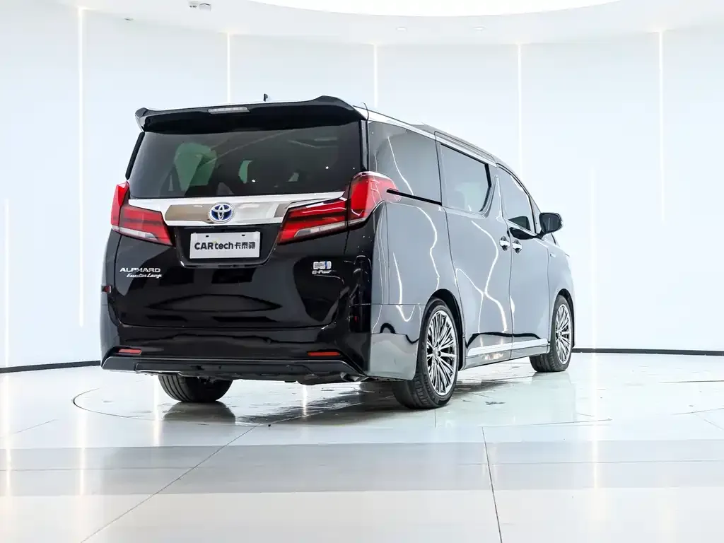 Toyota Alphard — фото 3