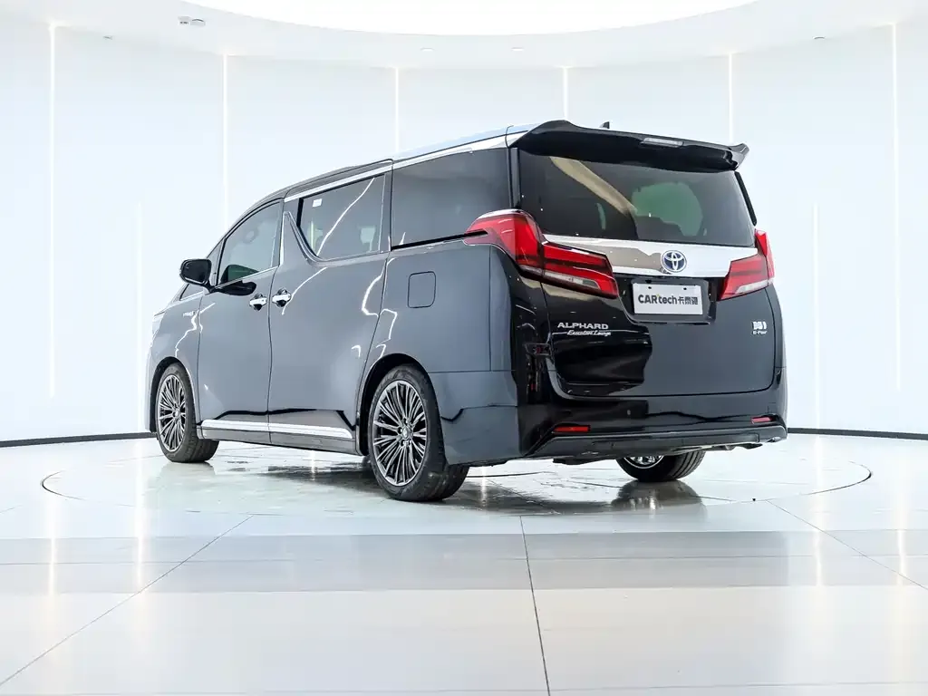 Toyota Alphard — фото 5