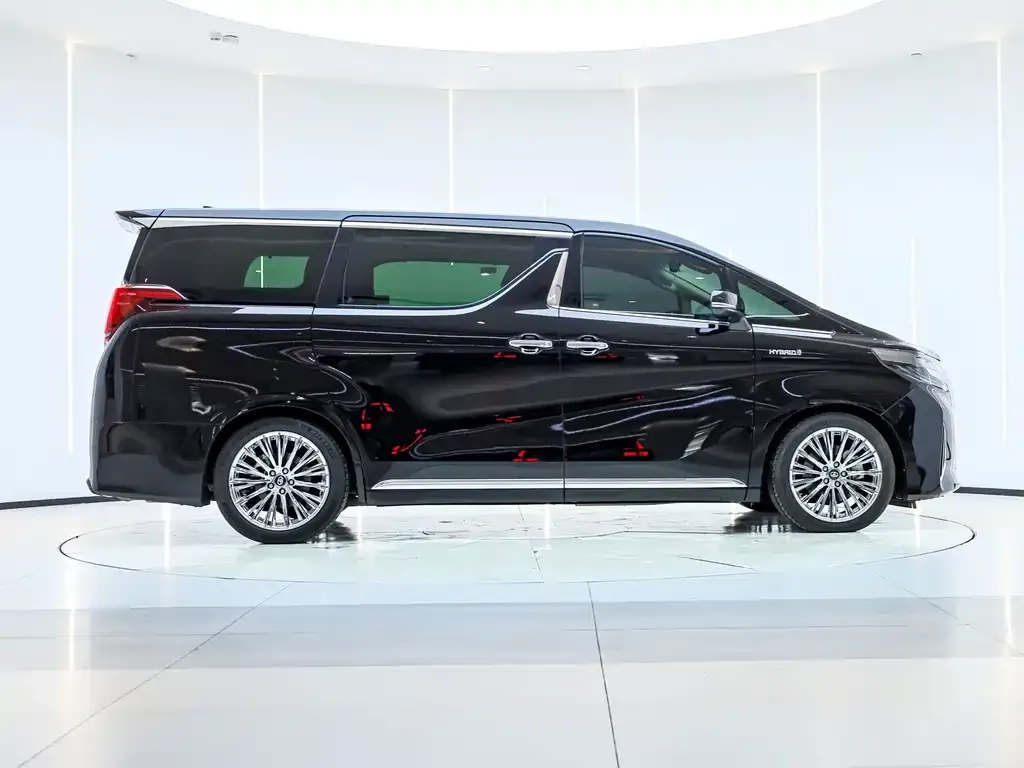Toyota Alphard — фото 4