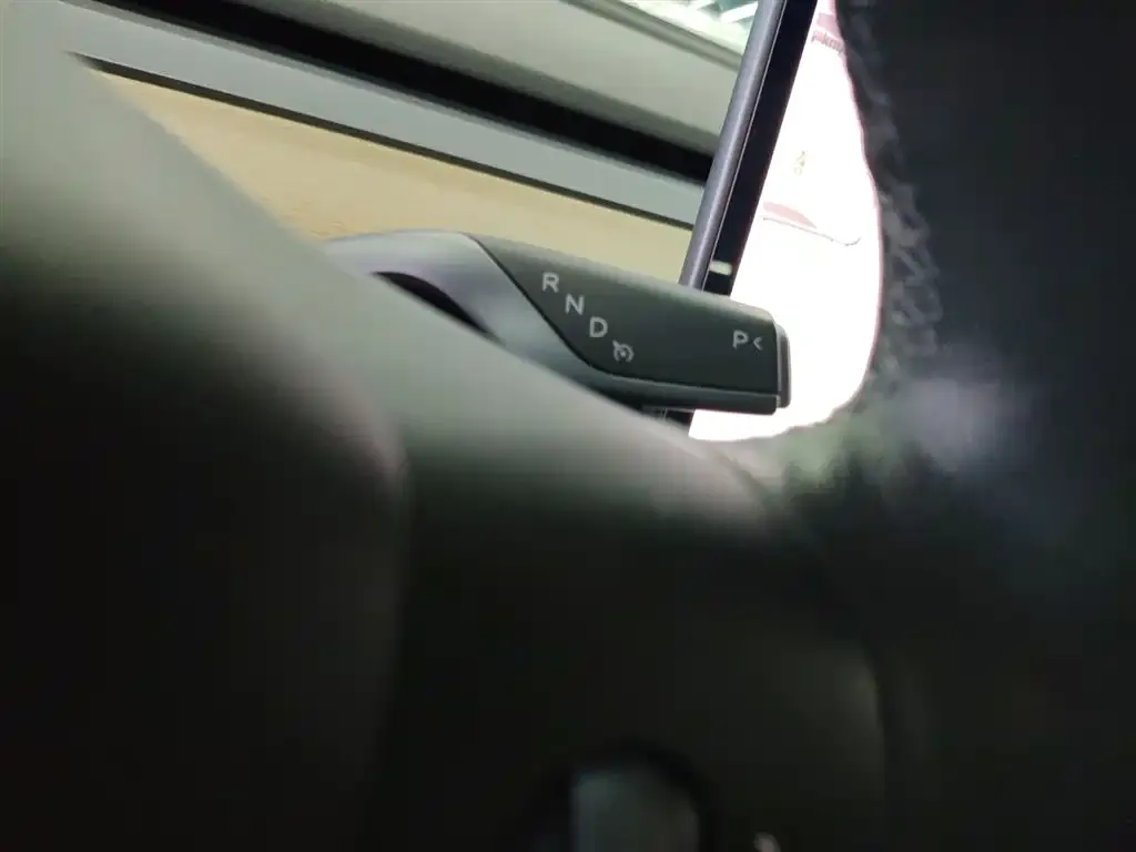 Tesla Model 3 — фото 3