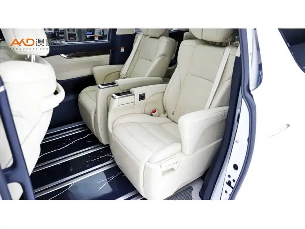 Toyota Alphard — фото 7