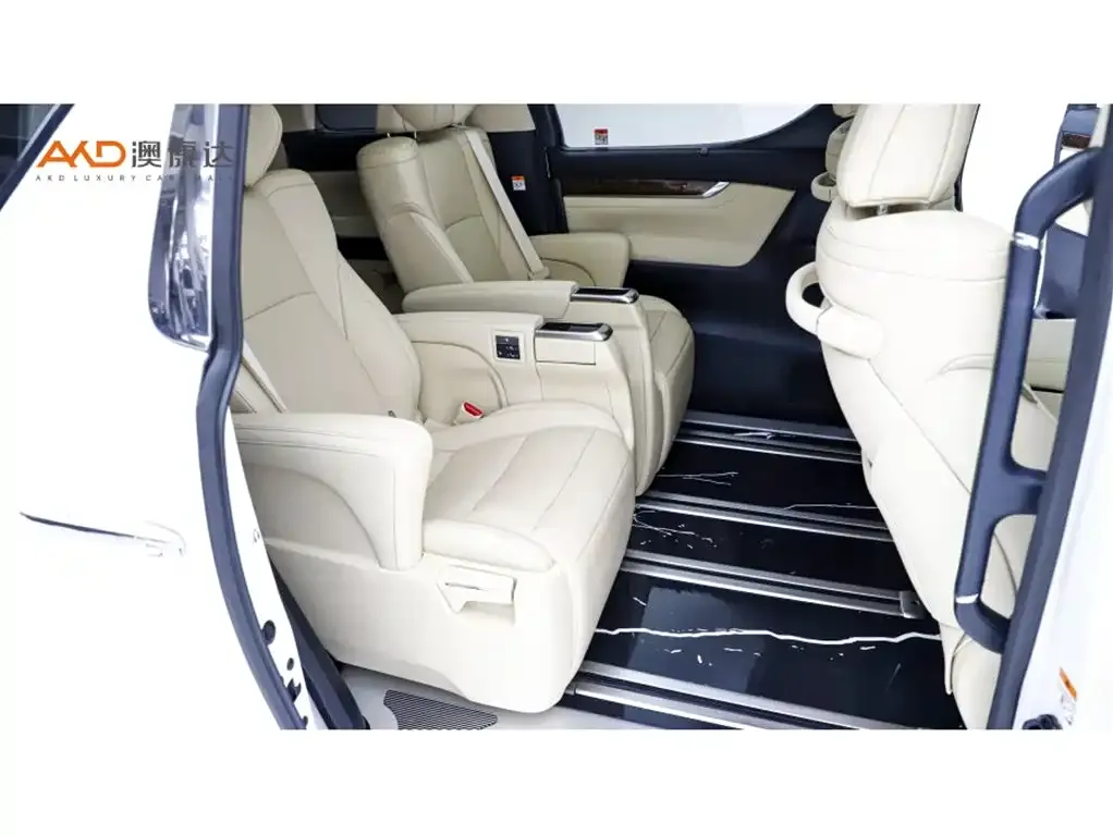 Toyota Alphard — фото 10