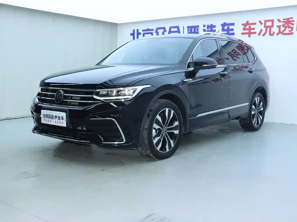 Volkswagen Tiguan L — фото 1