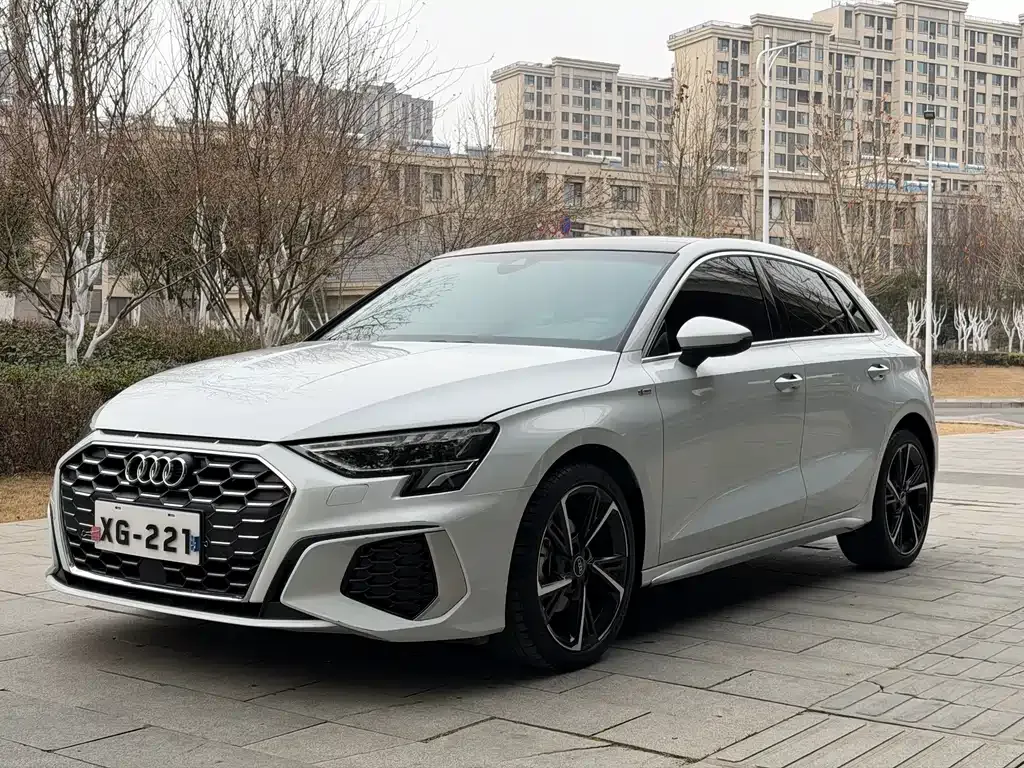 Audi A3 — фото 1
