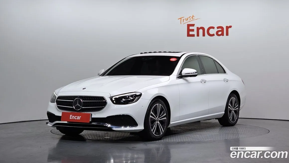 Mercedes-Benz E-Class — фото 1