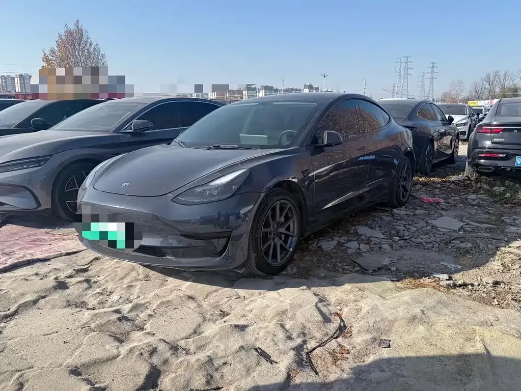 Tesla Model 3 — фото 1