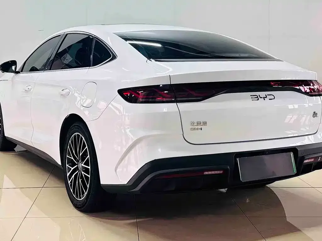 BYD Qin L — фото 9