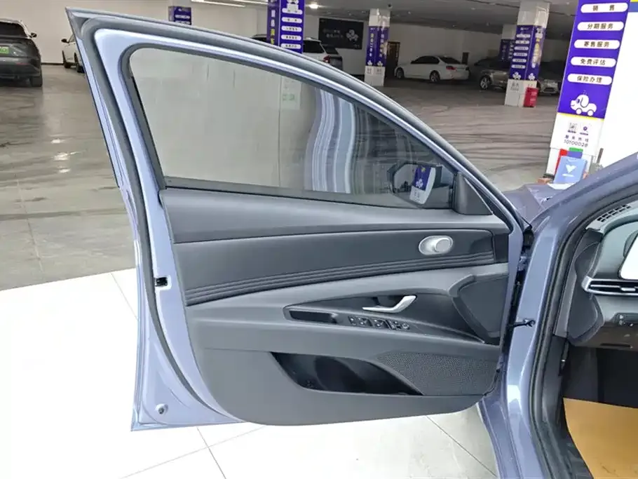 Hyundai Elantra — фото 4