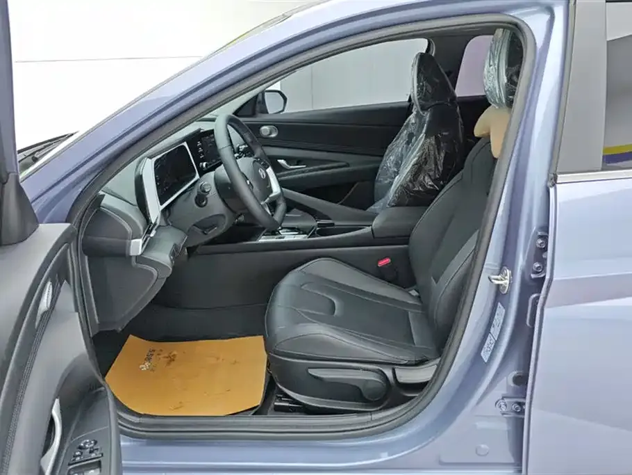 Hyundai Elantra — фото 10