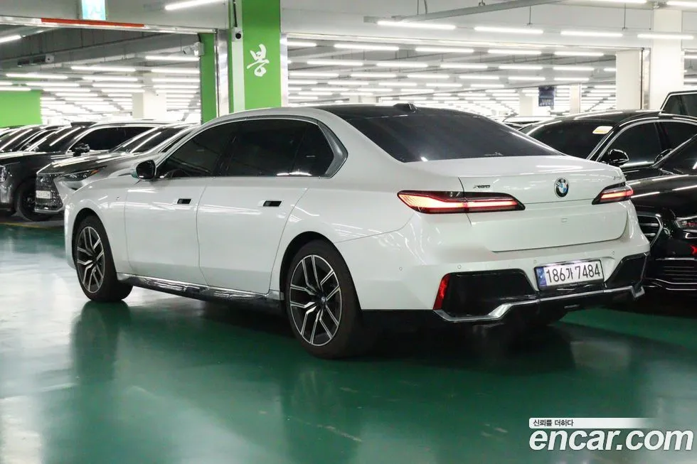 BMW 7-Series — фото 10
