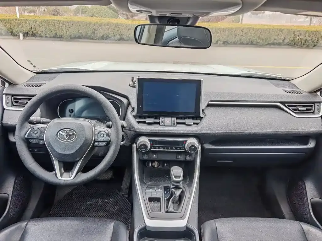 Toyota RAV4 — фото 5