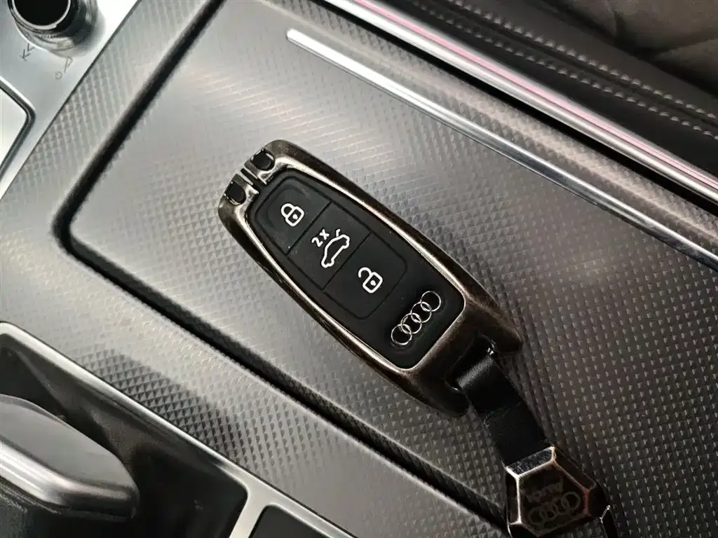 Audi A6L — фото 2