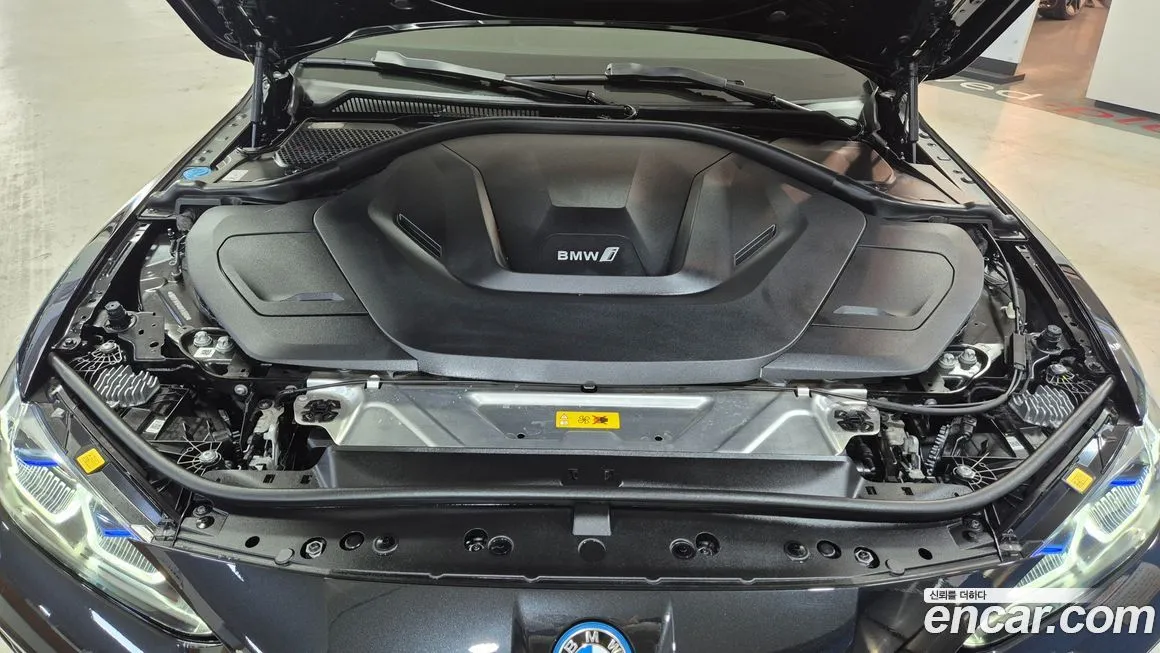 BMW i4 — фото 10