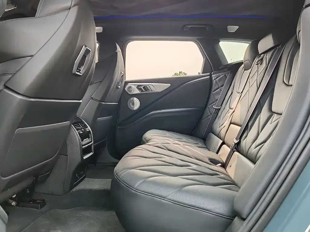 BMW XM — фото 3