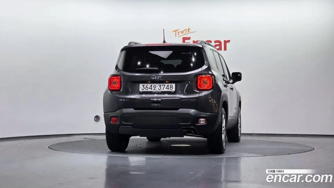 Jeep Renegade — фото 3