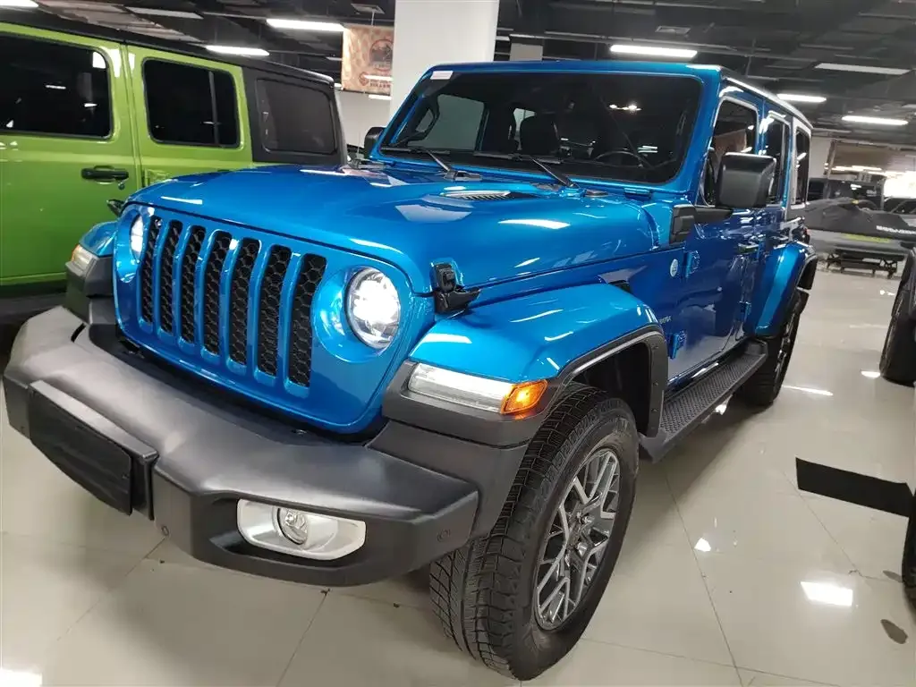 Jeep Wrangler — фото 1