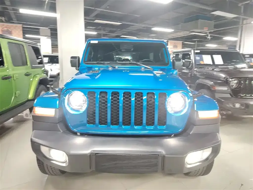 Jeep Wrangler — фото 8
