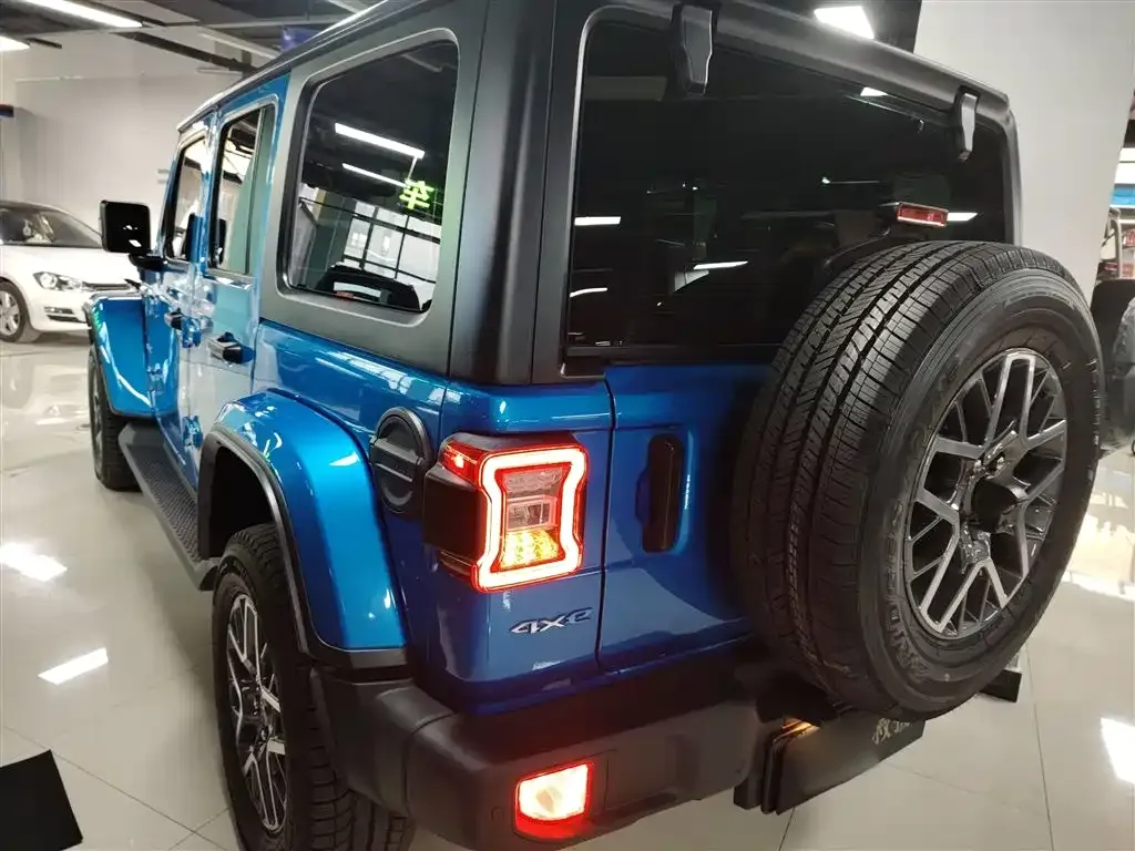 Jeep Wrangler — фото 5
