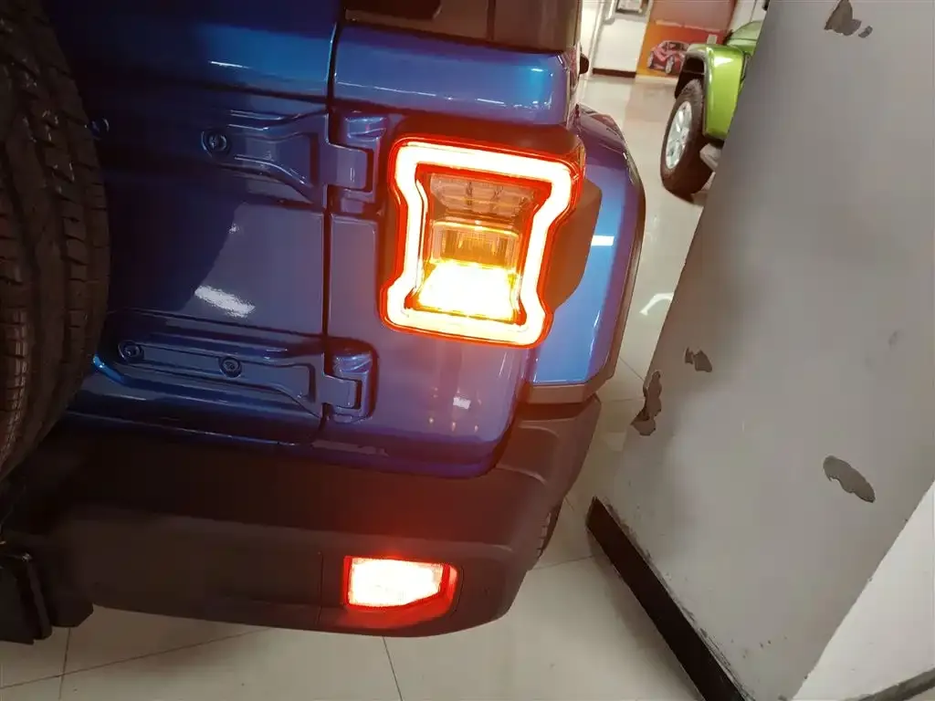 Jeep Wrangler — фото 2