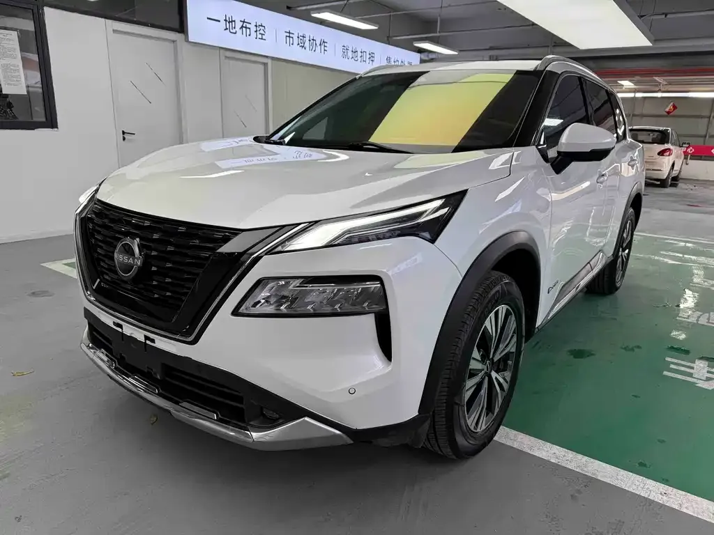 Nissan X-Trail — фото 1