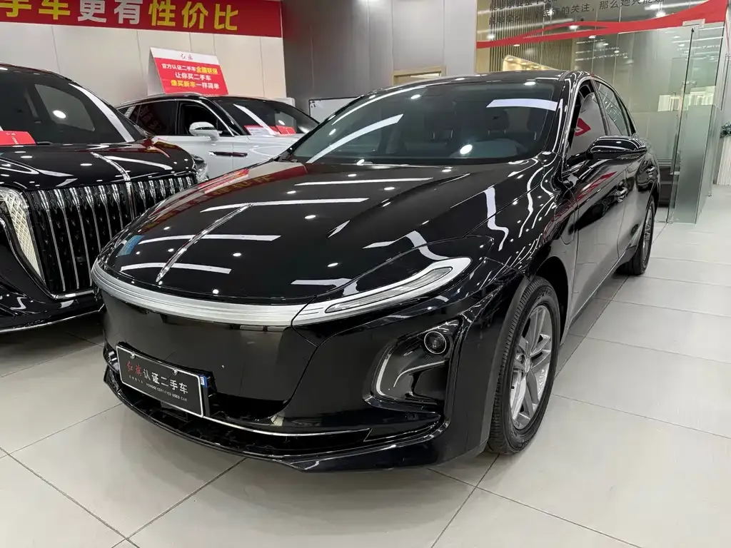 Hongqi E-QM5 — фото 1