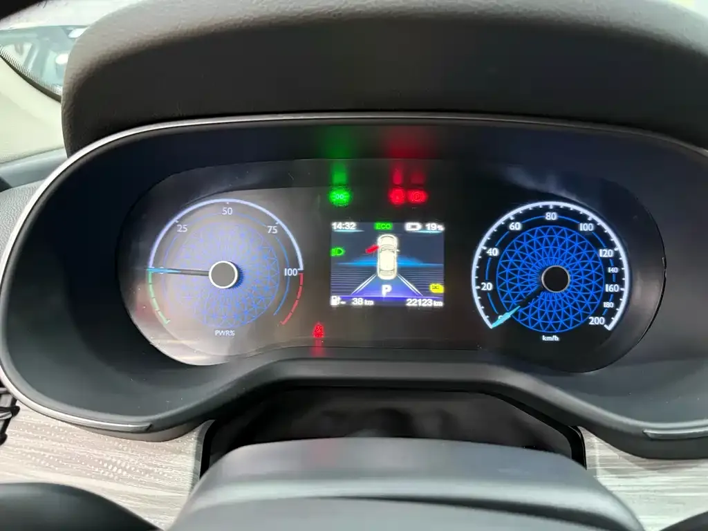 Hongqi E-QM5 — фото 7