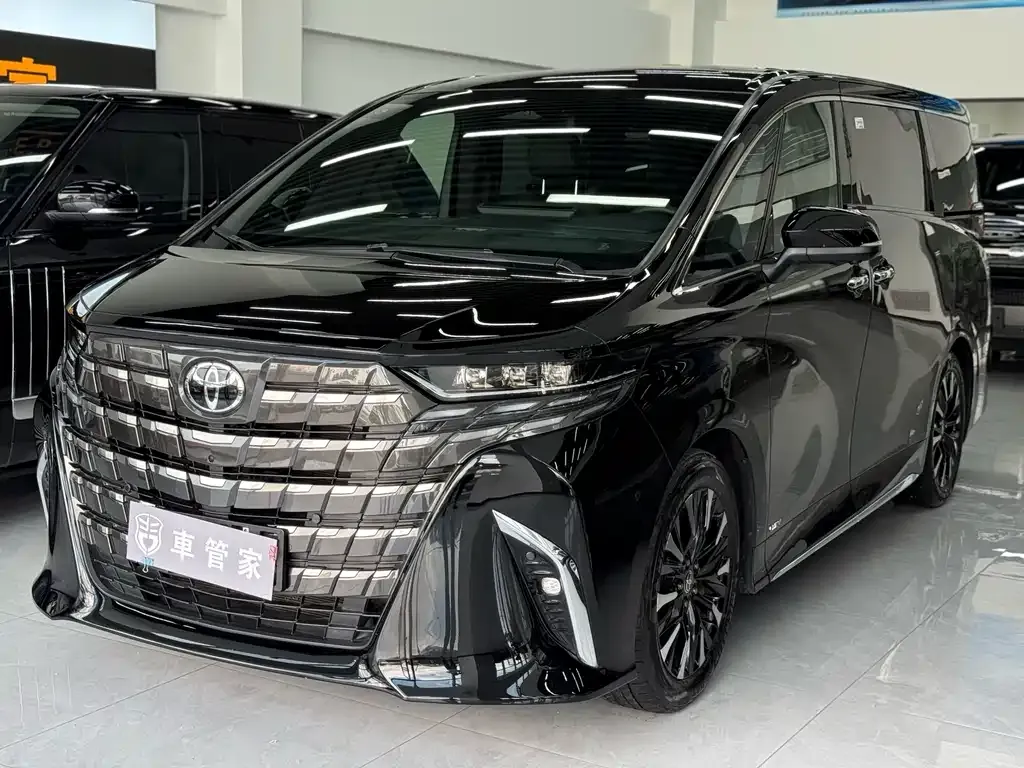 Toyota Alphard — фото 1