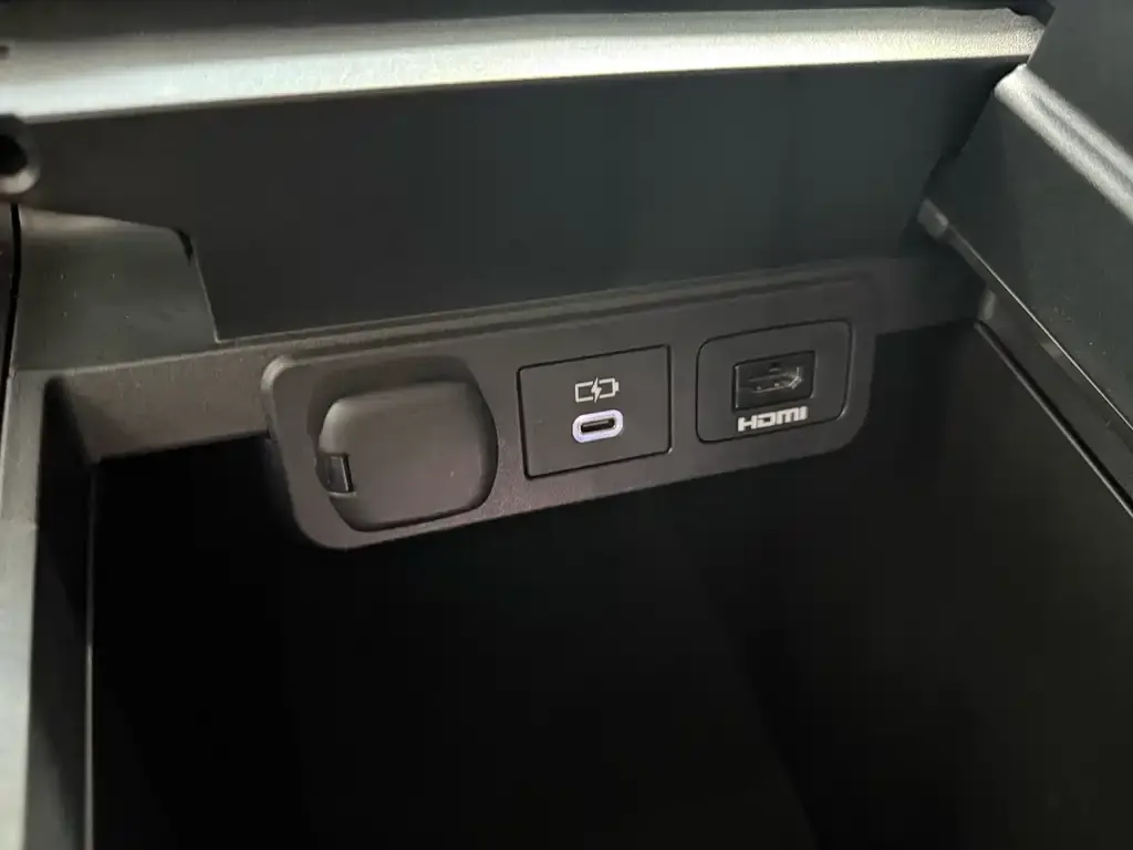 Toyota Alphard — фото 3