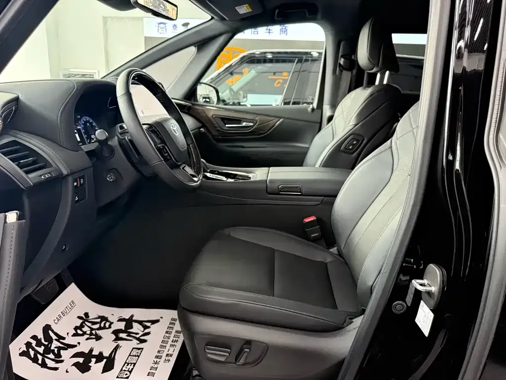 Toyota Alphard — фото 2