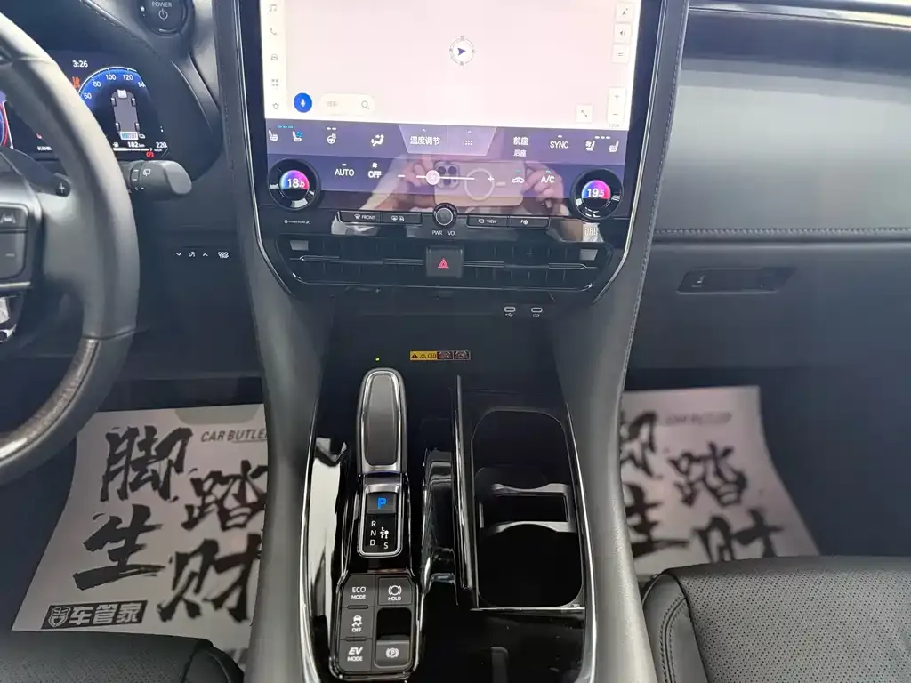 Toyota Alphard — фото 5