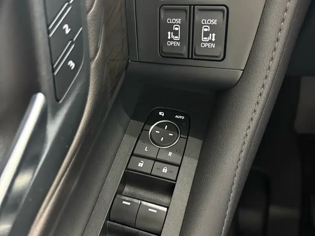 Toyota Alphard — фото 6
