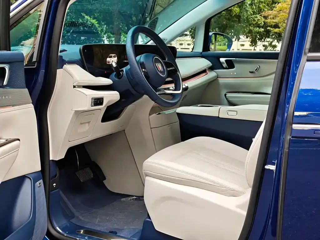 Buick GL8 Hybrid — фото 5
