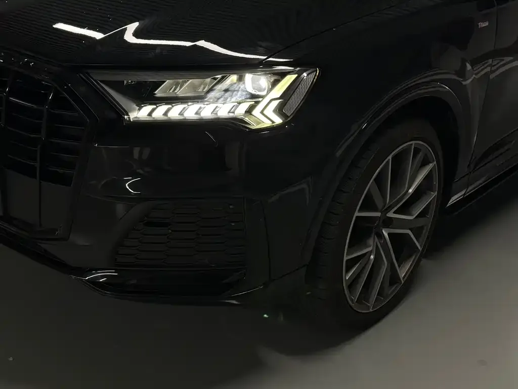 Audi Q7 — фото 3