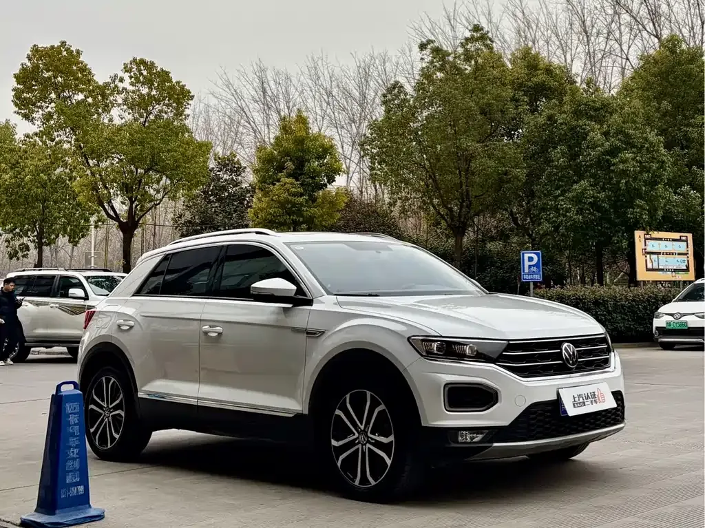 Volkswagen T-Roc — фото 10