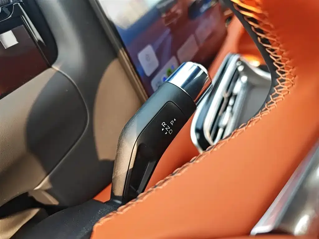 Geely Galaxy M9 — фото 10