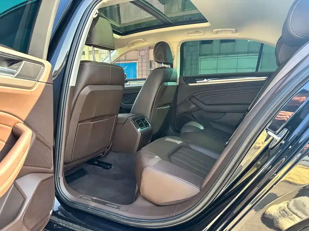 Volkswagen Phideon — фото 10